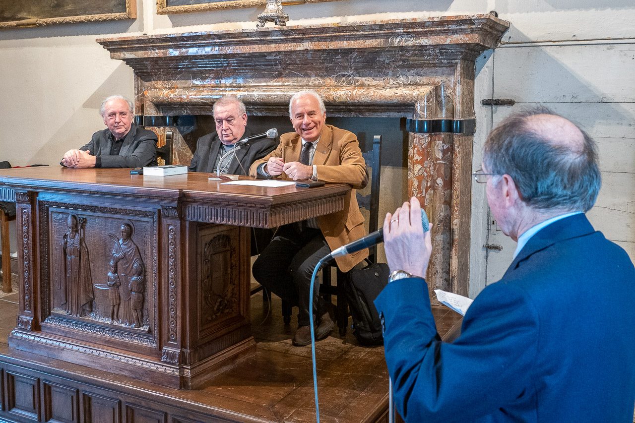 Da sinistra, il nostro direttore Lorenzo Del Boca, il vescovo di Novara Franco Giulio Brambilla, Marco Tarquinio direttore di Avvenire e di spalle il presidente del consiglio di amministrazione di SND (che edita i nostri giornali) Gianfranco Quaglia