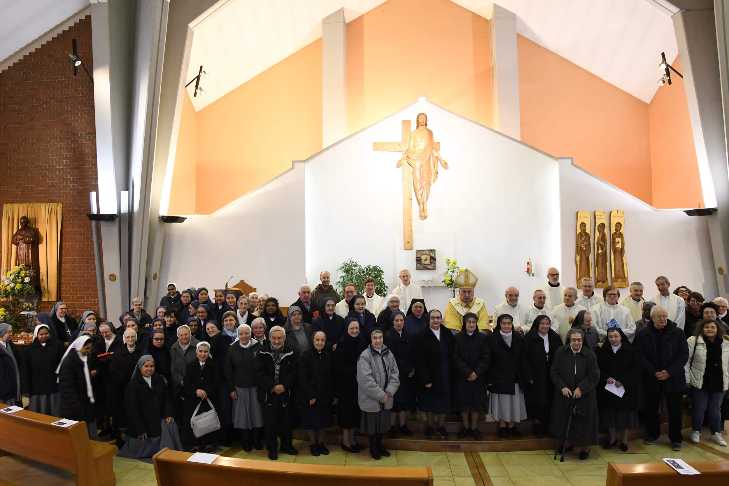 Giornata Vita Consacrata 2023 Borgomanero con il vescovo Franco Giulio Brambilla