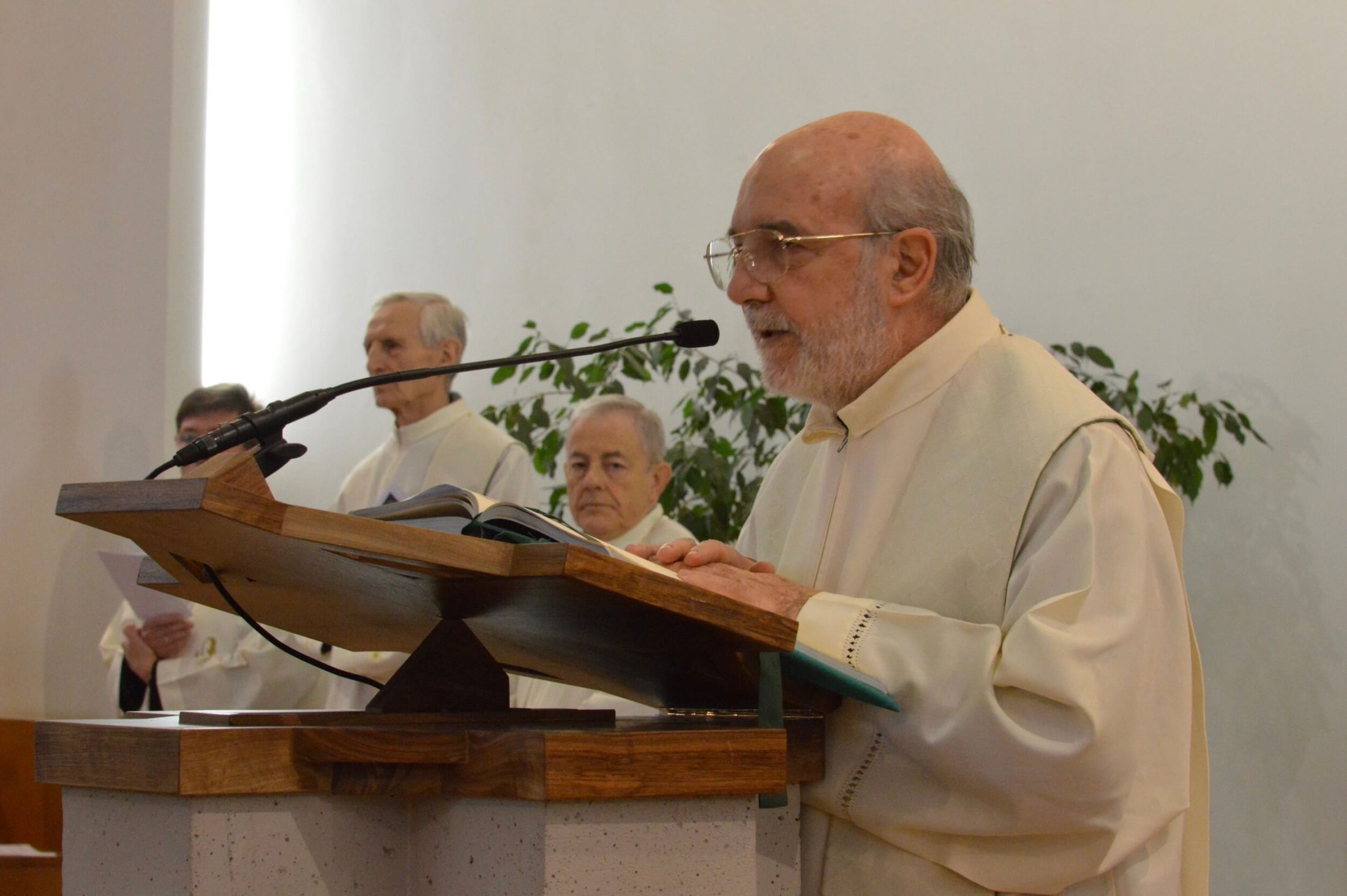 Giornata Vita Consacrata 2023 Borgomanero con il vescovo Franco Giulio Brambilla