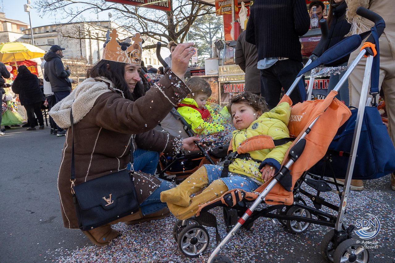 La sfilata del Carnevale 2023 ad Oleggio