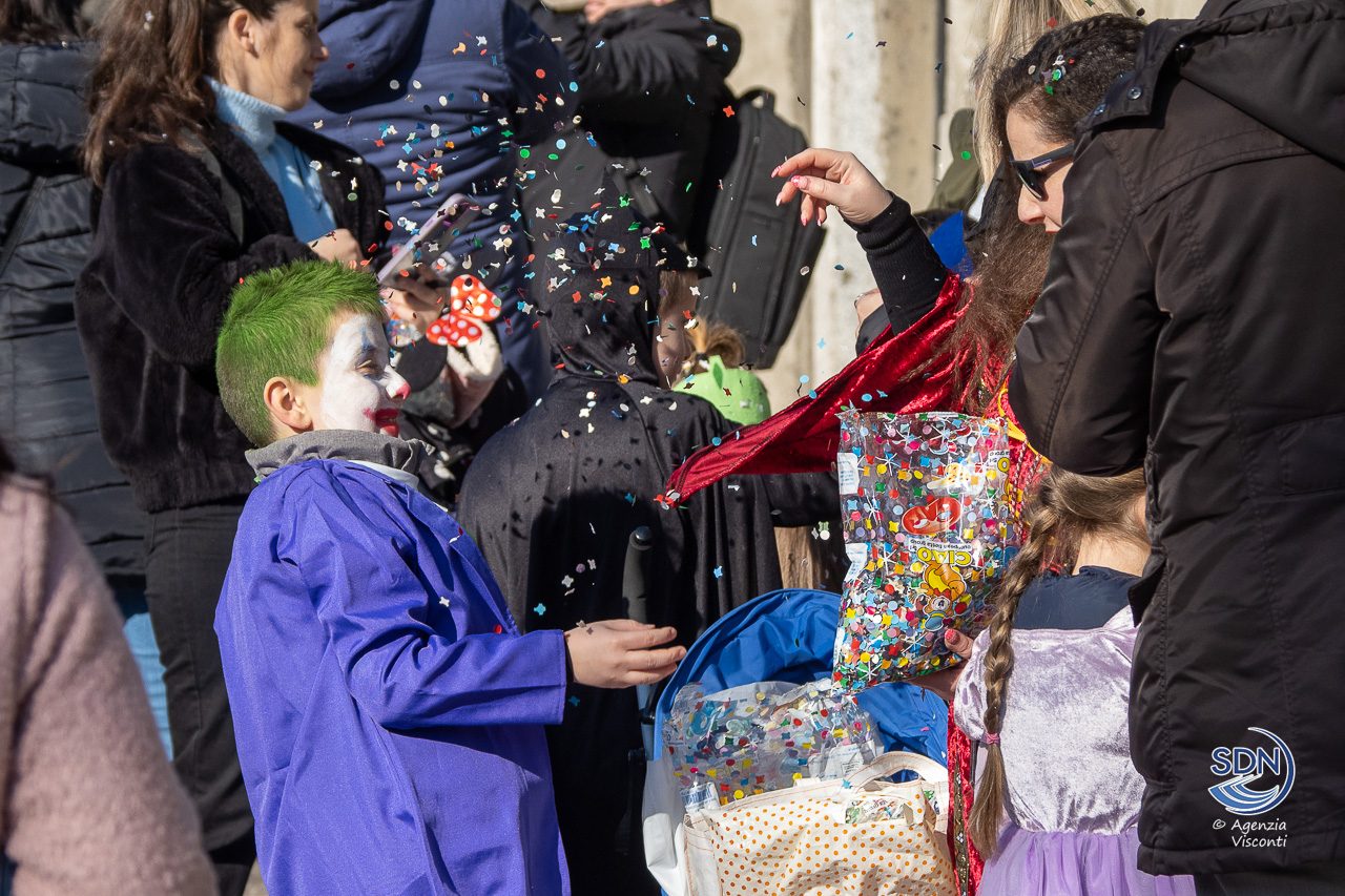 La sfilata del Carnevale 2023 ad Oleggio