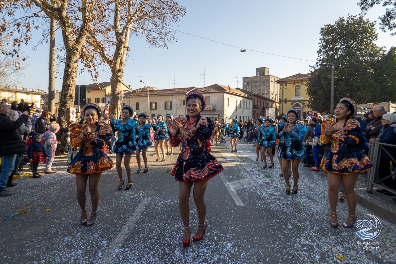 La sfilata del Carnevale 2023 ad Oleggio