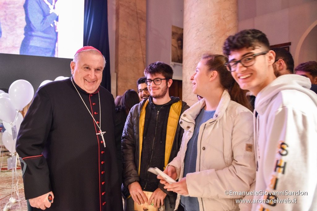 Veglia delle Palme 2019 con i giovani della diocesi di Novara e il vescovo Franco Giulio Brambilla trasferita a Boca da Omegna a causa del maltempo. Foto Emanuele Sandon