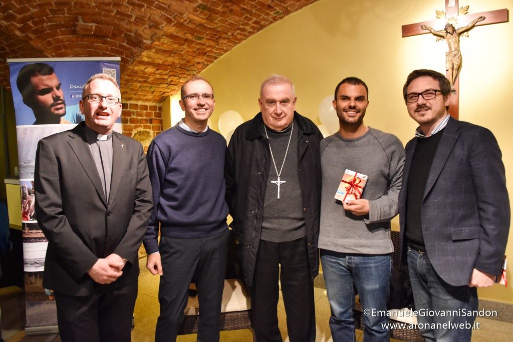 Veglia delle Palme 2019 con i giovani della diocesi di Novara e il vescovo Franco Giulio Brambilla trasferita a Boca da Omegna a causa del maltempo. Foto Emanuele Sandon