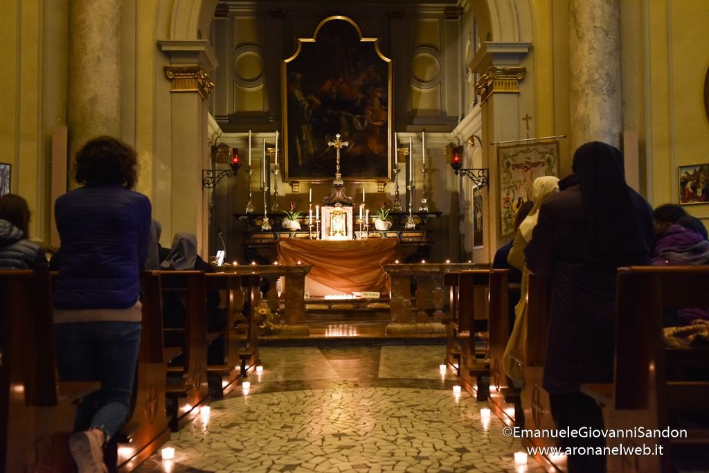 Veglia delle Palme 2019 con i giovani della diocesi di Novara e il vescovo Franco Giulio Brambilla trasferita a Boca da Omegna a causa del maltempo. Foto Emanuele Sandon