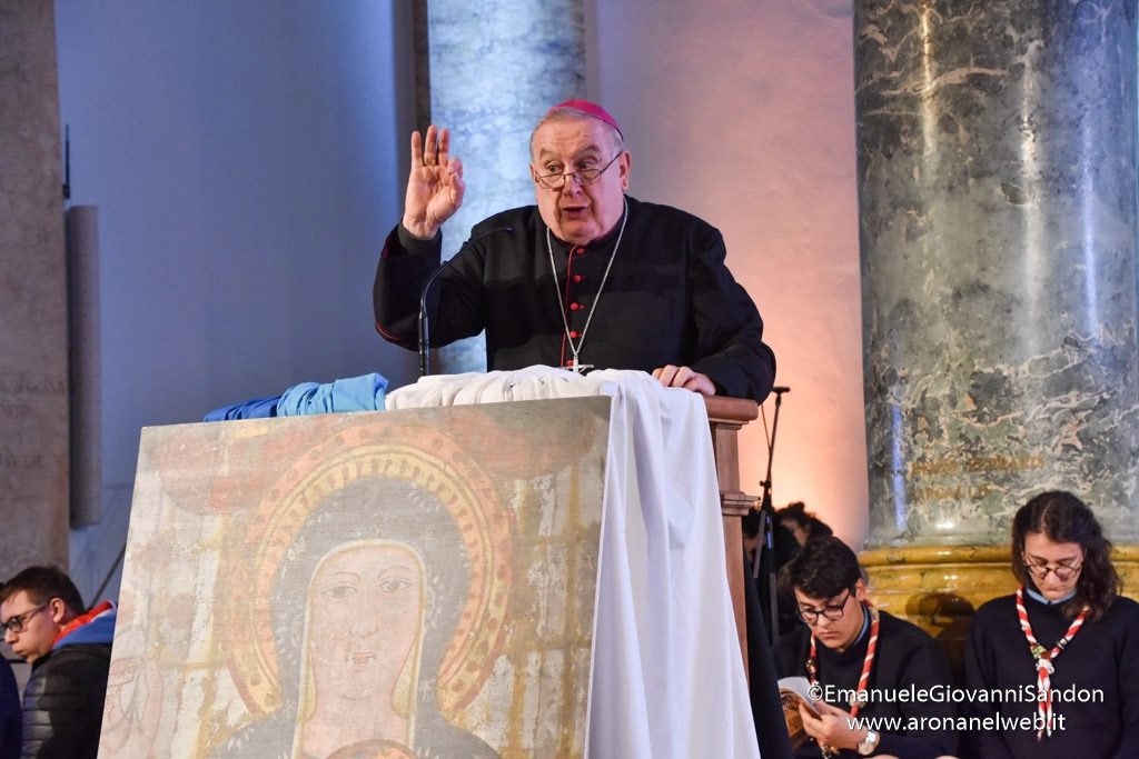 Veglia delle Palme 2019 con i giovani della diocesi di Novara e il vescovo Franco Giulio Brambilla trasferita a Boca da Omegna a causa del maltempo. Foto Emanuele Sandon