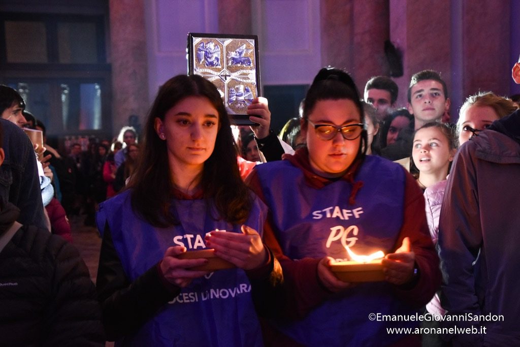 Veglia delle Palme 2019 con i giovani della diocesi di Novara e il vescovo Franco Giulio Brambilla trasferita a Boca da Omegna a causa del maltempo. Foto Emanuele Sandon