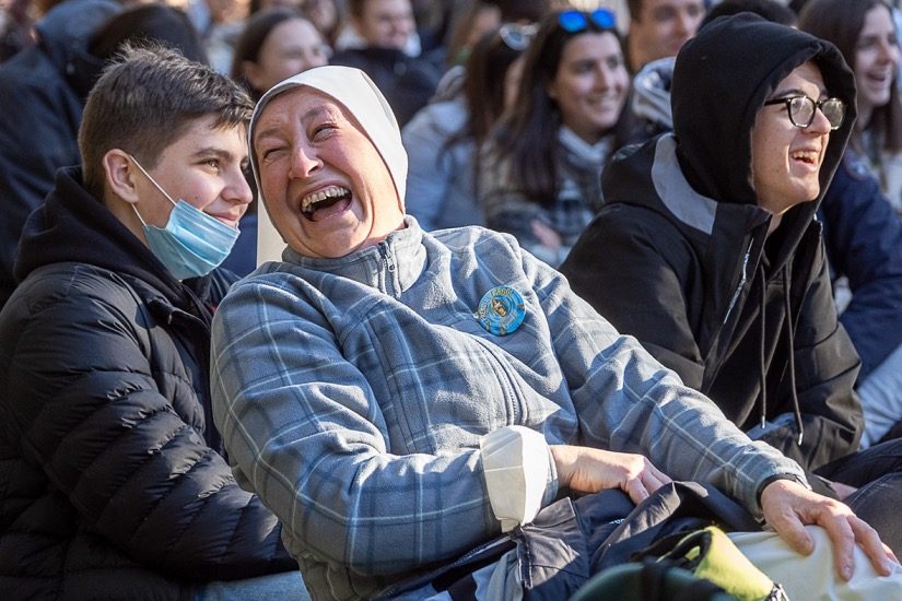 Veglia delle Palme 2022 con i giovani della diocesi di Novara e il vescovo Franco Giulio Brambilla al Sacro Monte di Orta.