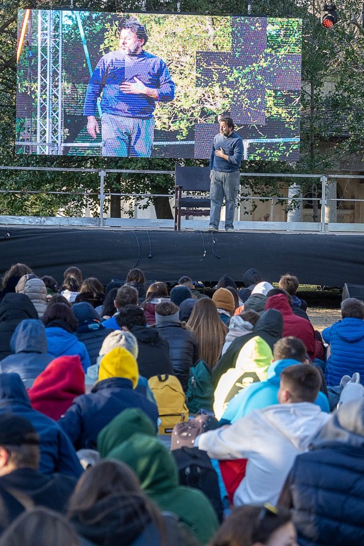 Veglia delle Palme 2022 con i giovani della diocesi di Novara e il vescovo Franco Giulio Brambilla al Sacro Monte di Orta.
