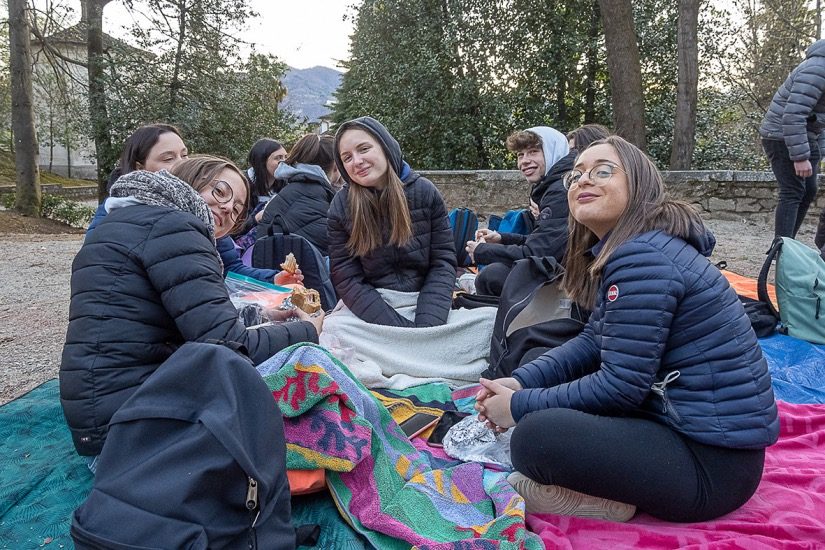 Veglia delle Palme 2022 con i giovani della diocesi di Novara e il vescovo Franco Giulio Brambilla al Sacro Monte di Orta.