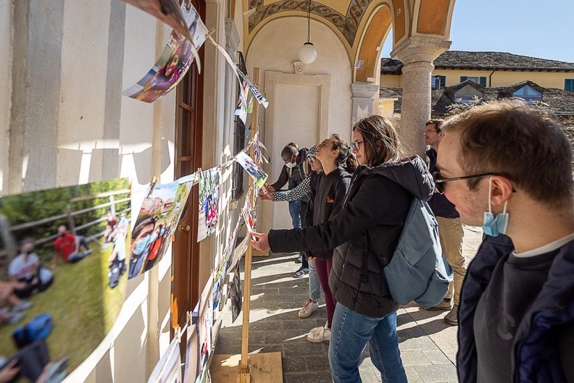 Veglia delle Palme 2022 con i giovani della diocesi di Novara e il vescovo Franco Giulio Brambilla al Sacro Monte di Orta.