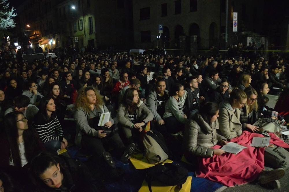 La Veglia delle Palme 2017 dei giovani con il vescovo Franco Giulio Brambilla a Domodossola
