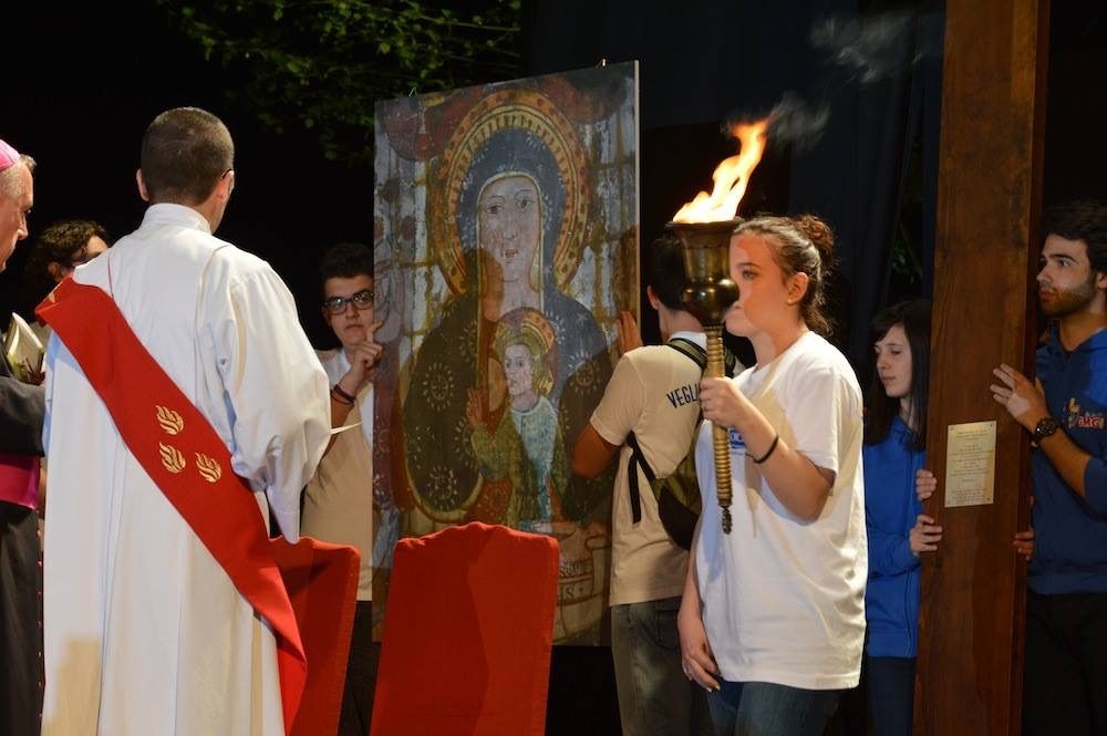 La Veglia delle Palme 2017 dei giovani con il vescovo Franco Giulio Brambilla a Domodossola