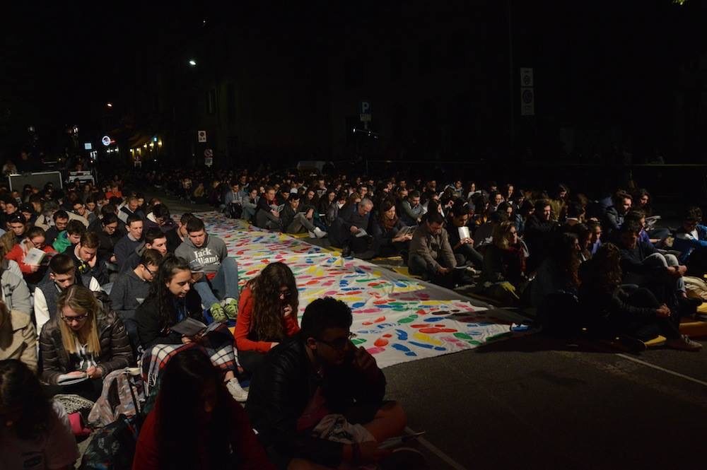 La Veglia delle Palme 2017 dei giovani con il vescovo Franco Giulio Brambilla a Domodossola