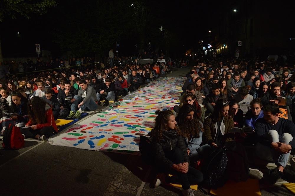 La Veglia delle Palme 2017 dei giovani con il vescovo Franco Giulio Brambilla a Domodossola