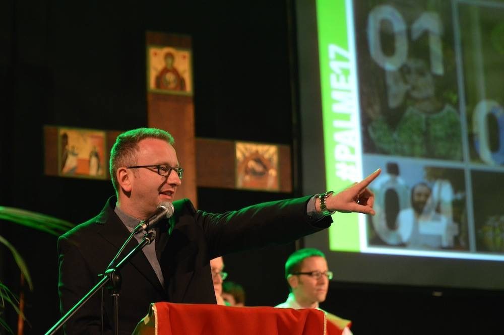 La Veglia delle Palme 2017 dei giovani con il vescovo Franco Giulio Brambilla a Domodossola