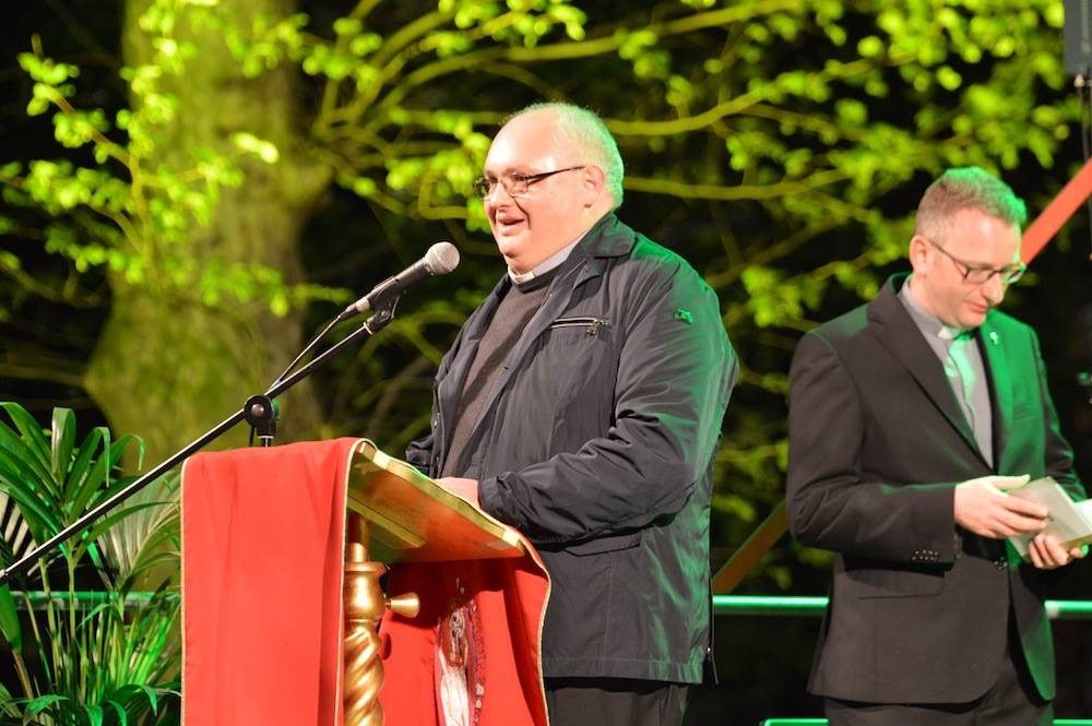 La Veglia delle Palme 2017 dei giovani con il vescovo Franco Giulio Brambilla a Domodossola