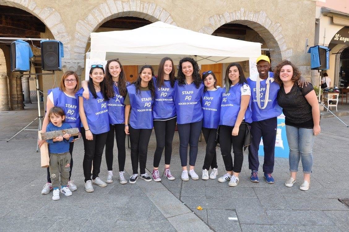 La Veglia delle Palme 2017 dei giovani con il vescovo Franco Giulio Brambilla a Domodossola