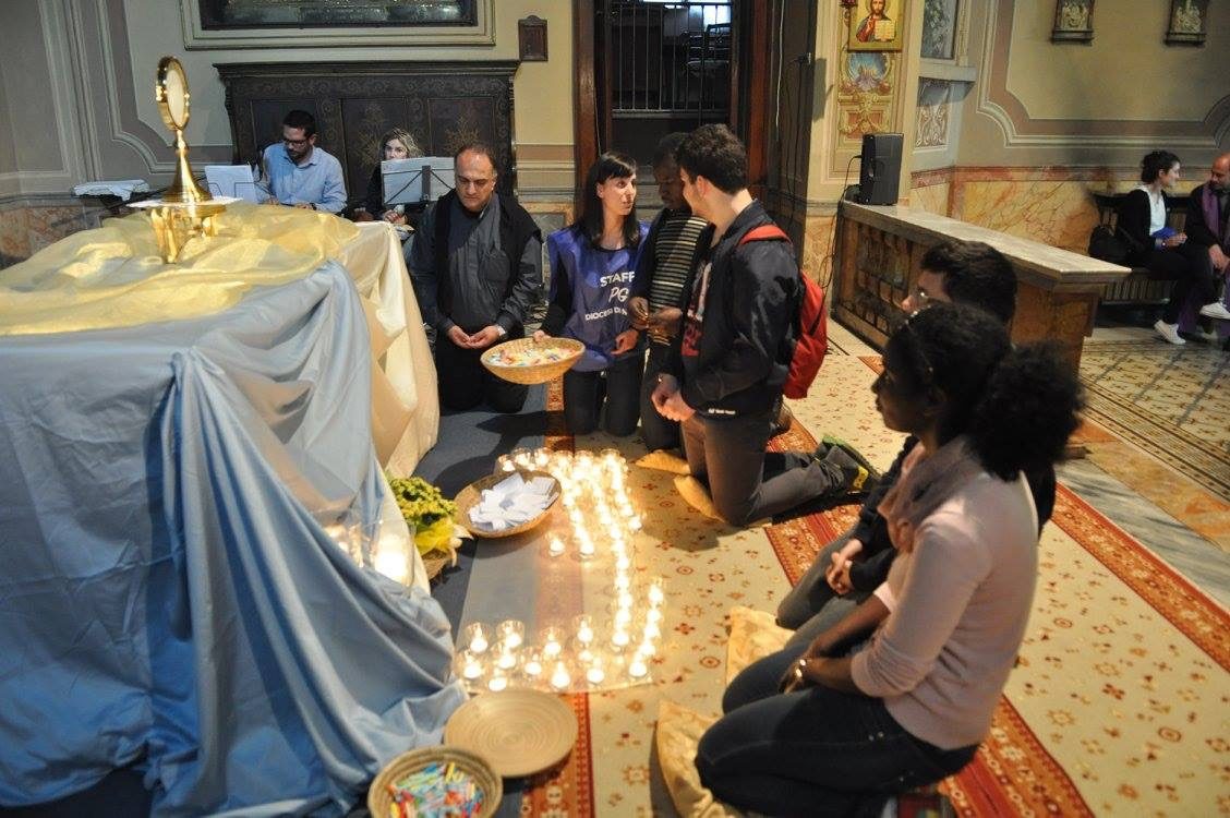 La Veglia delle Palme 2017 dei giovani con il vescovo Franco Giulio Brambilla a Domodossola