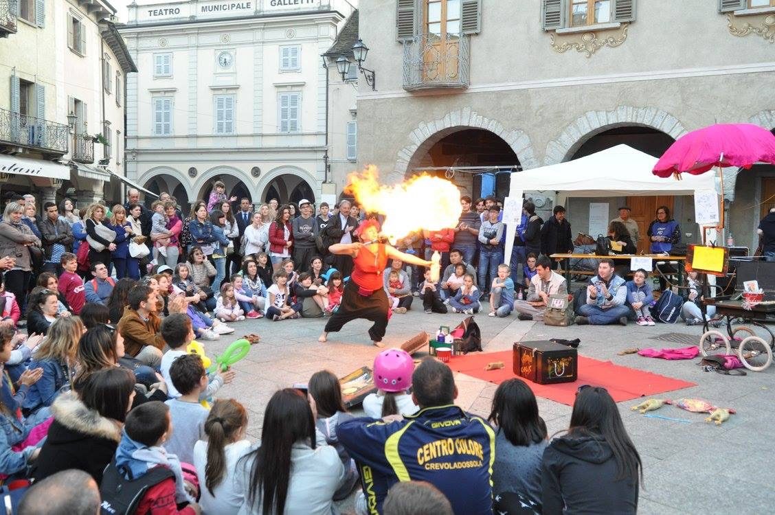 La Veglia delle Palme 2017 dei giovani con il vescovo Franco Giulio Brambilla a Domodossola