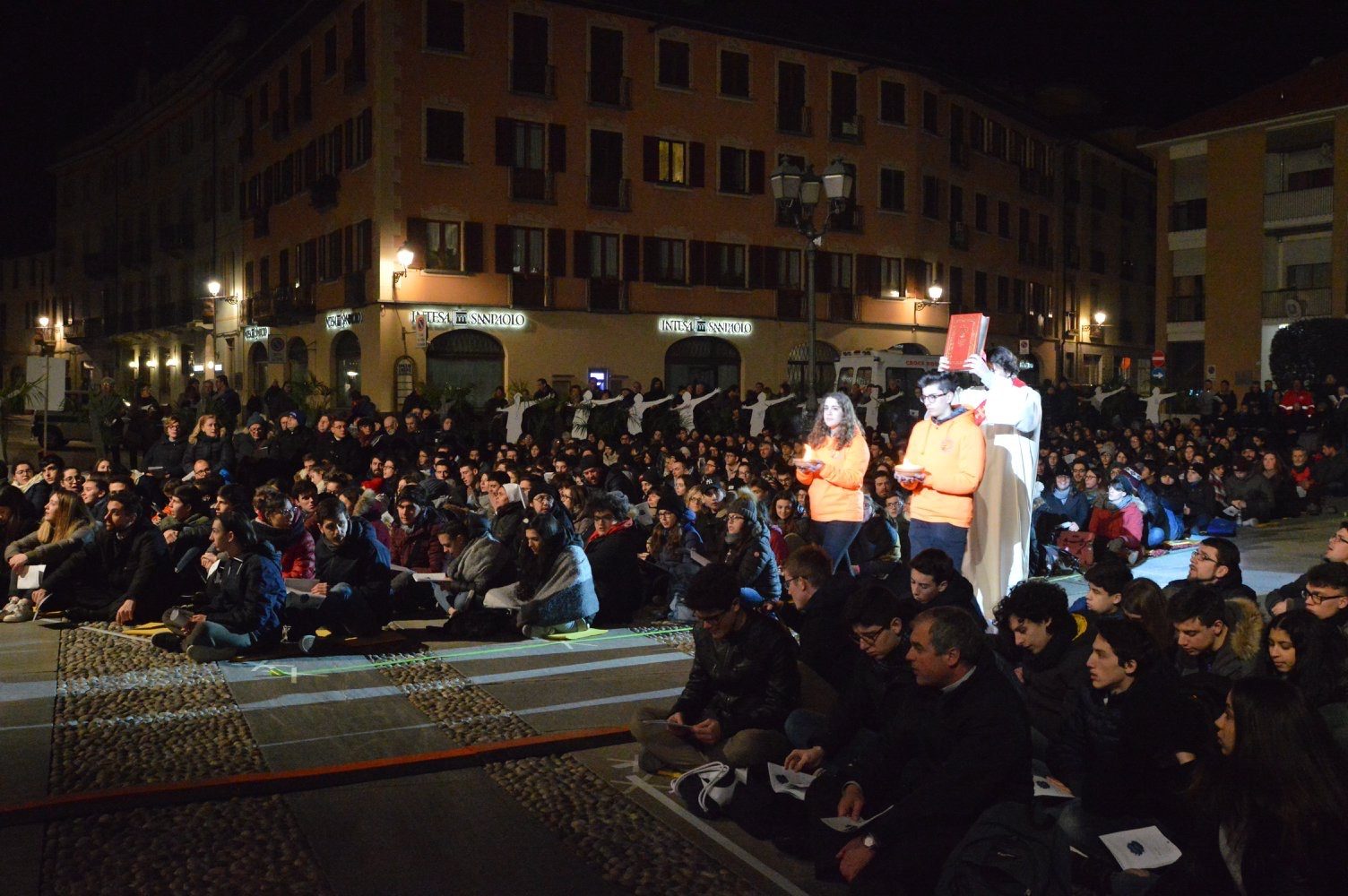 La veglia delle Palme 2018 con i giovani della diocesi e il vescovo Brambilla a Varallo