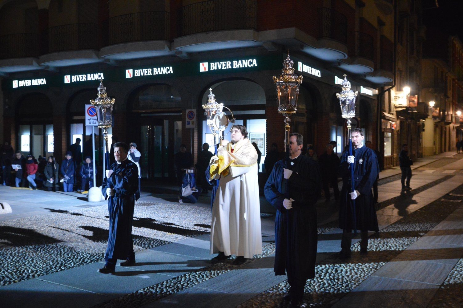 La veglia delle Palme 2018 con i giovani della diocesi e il vescovo Brambilla a Varallo