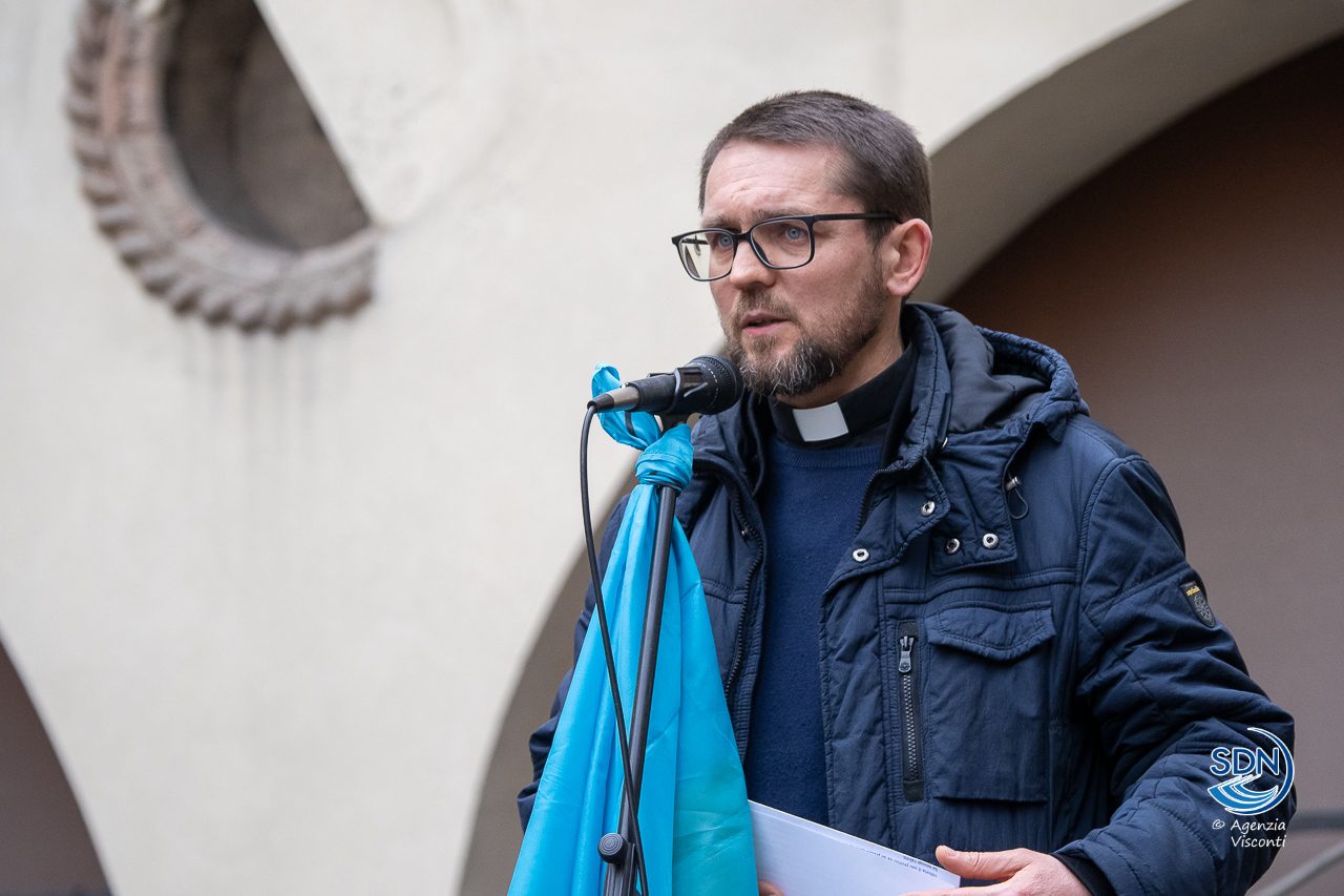 Altri scatti della manifestazione "Un anno di Guerra" in piazza Duomo