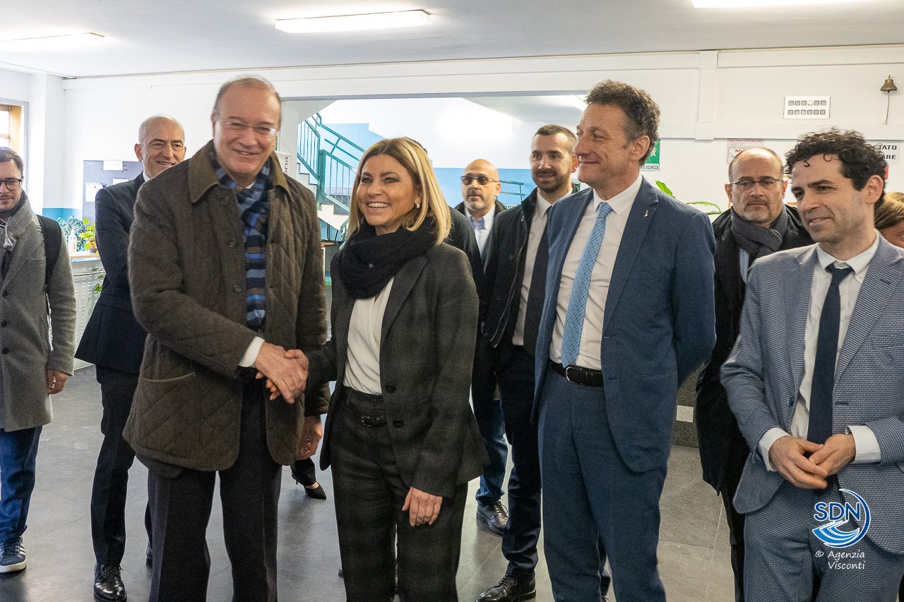 Il Ministro dell'Istruzione Giuseppe Valditara in visita nelle scuole di Novara