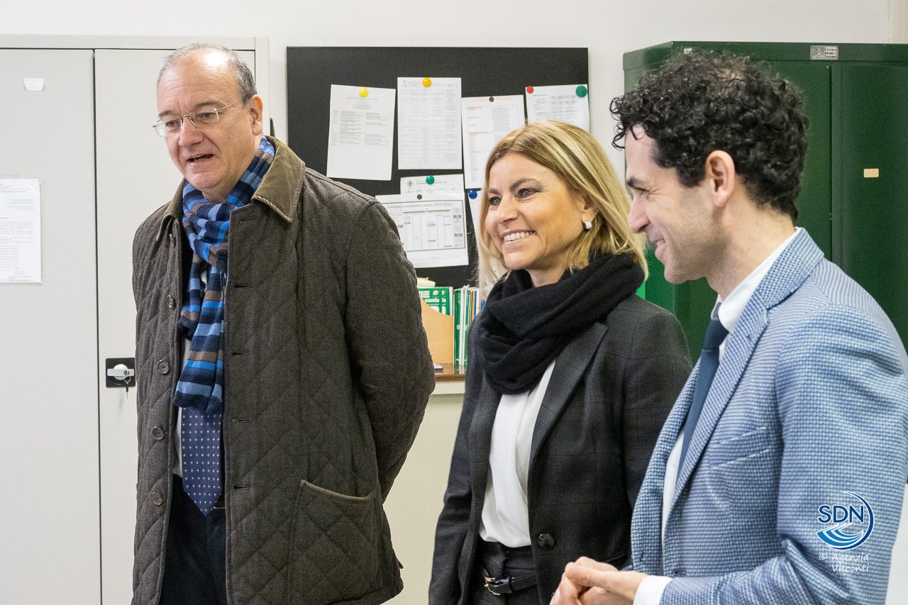 Il Ministro dell'Istruzione Giuseppe Valditara in visita nelle scuole di Novara