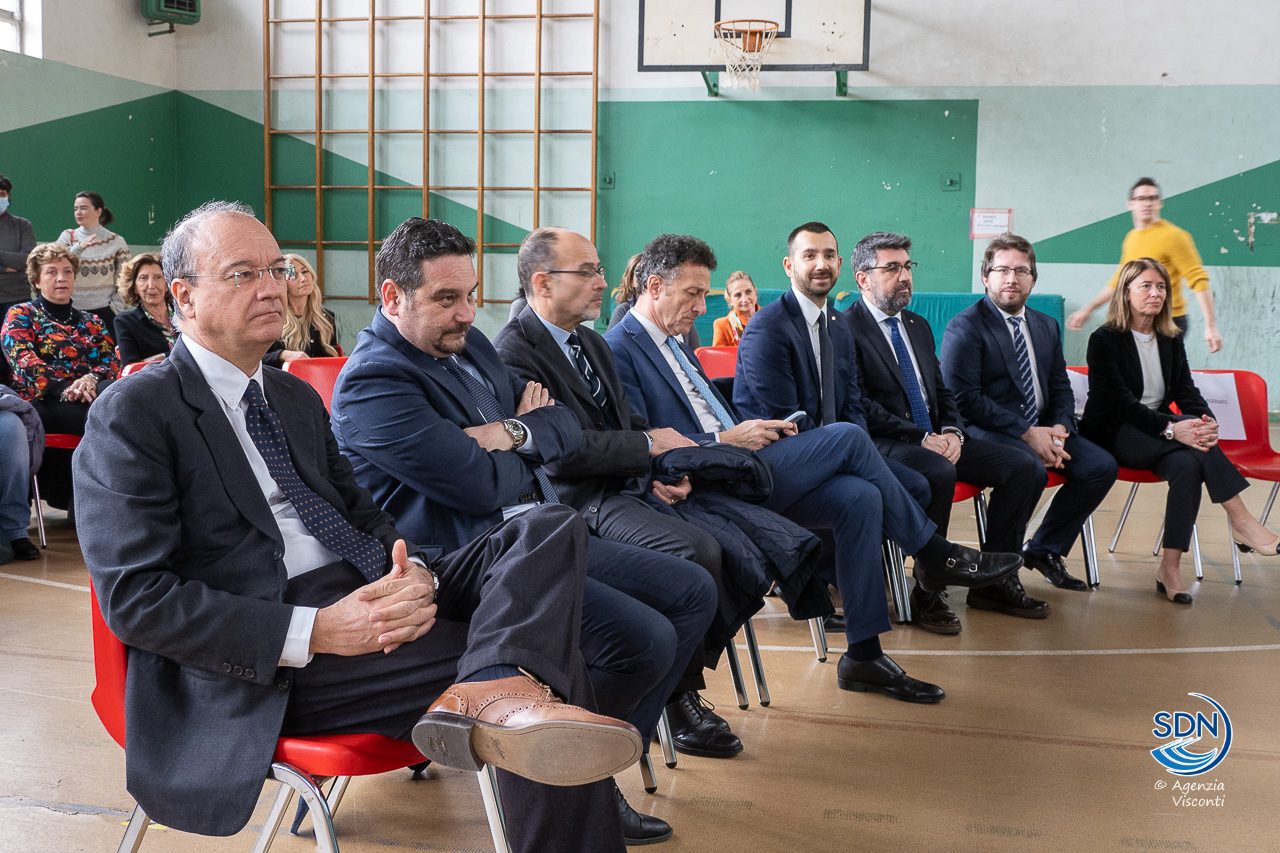 Il Ministro dell'Istruzione Giuseppe Valditara in visita nelle scuole di Novara
