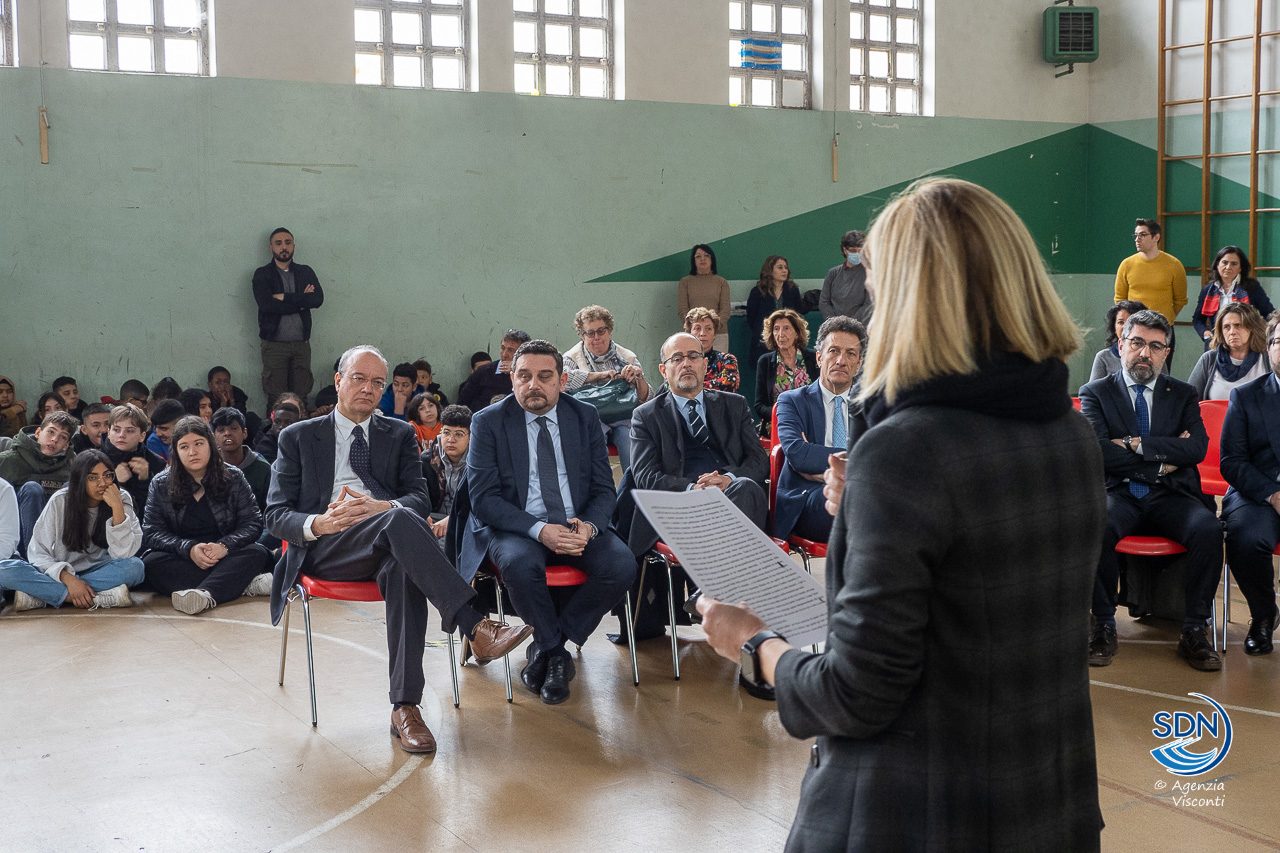 Il Ministro dell'Istruzione Giuseppe Valditara in visita nelle scuole di Novara