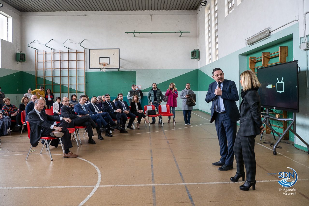 Il Ministro dell'Istruzione Giuseppe Valditara in visita nelle scuole di Novara