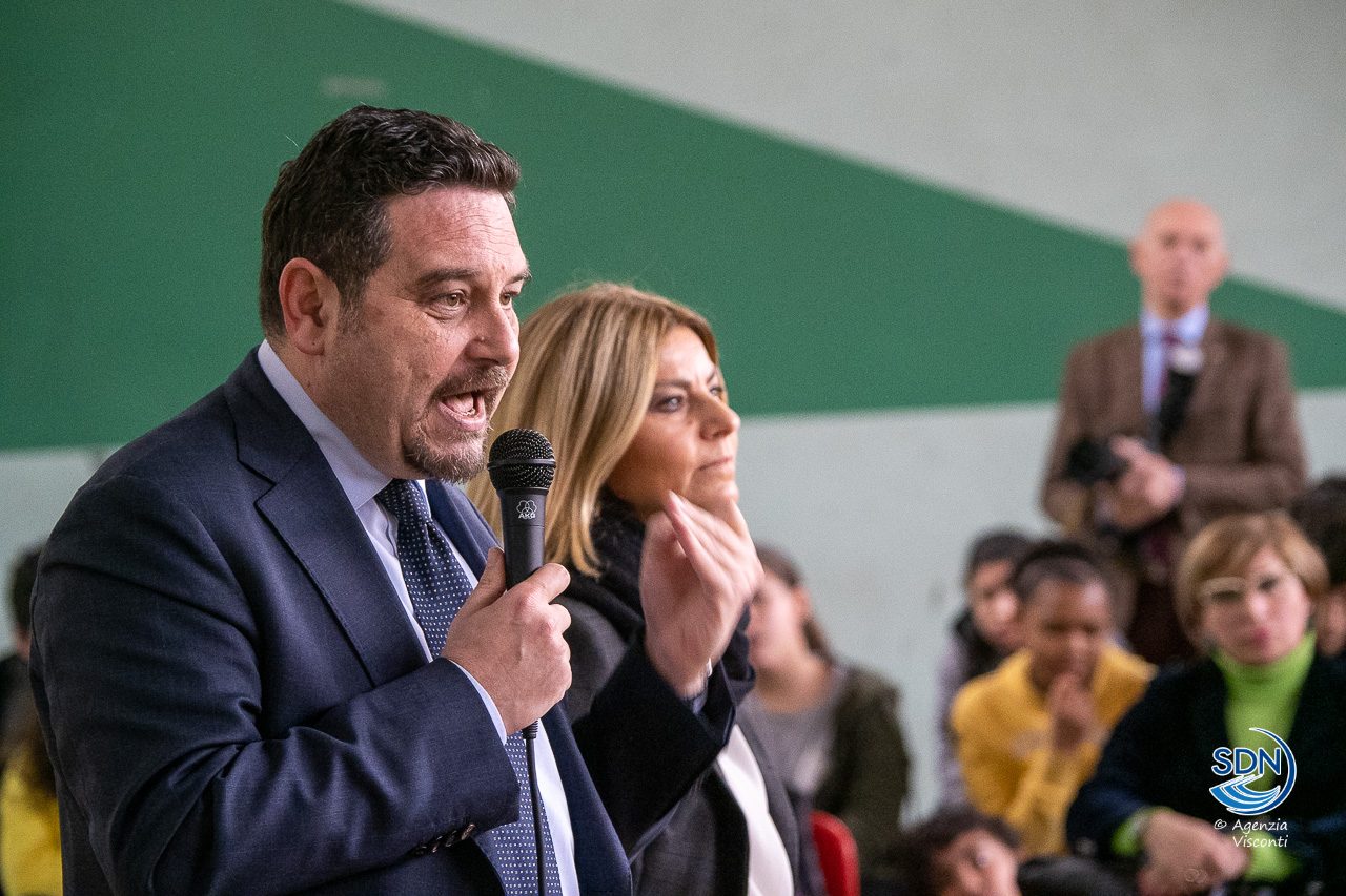 Il Ministro dell'Istruzione Giuseppe Valditara in visita nelle scuole di Novara
