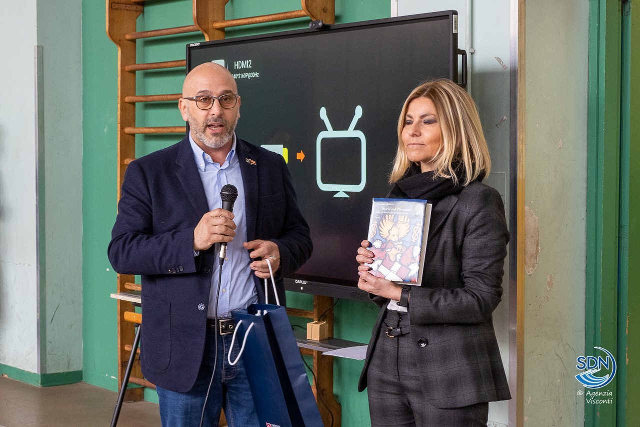 Il Ministro dell'Istruzione Giuseppe Valditara in visita nelle scuole di Novara