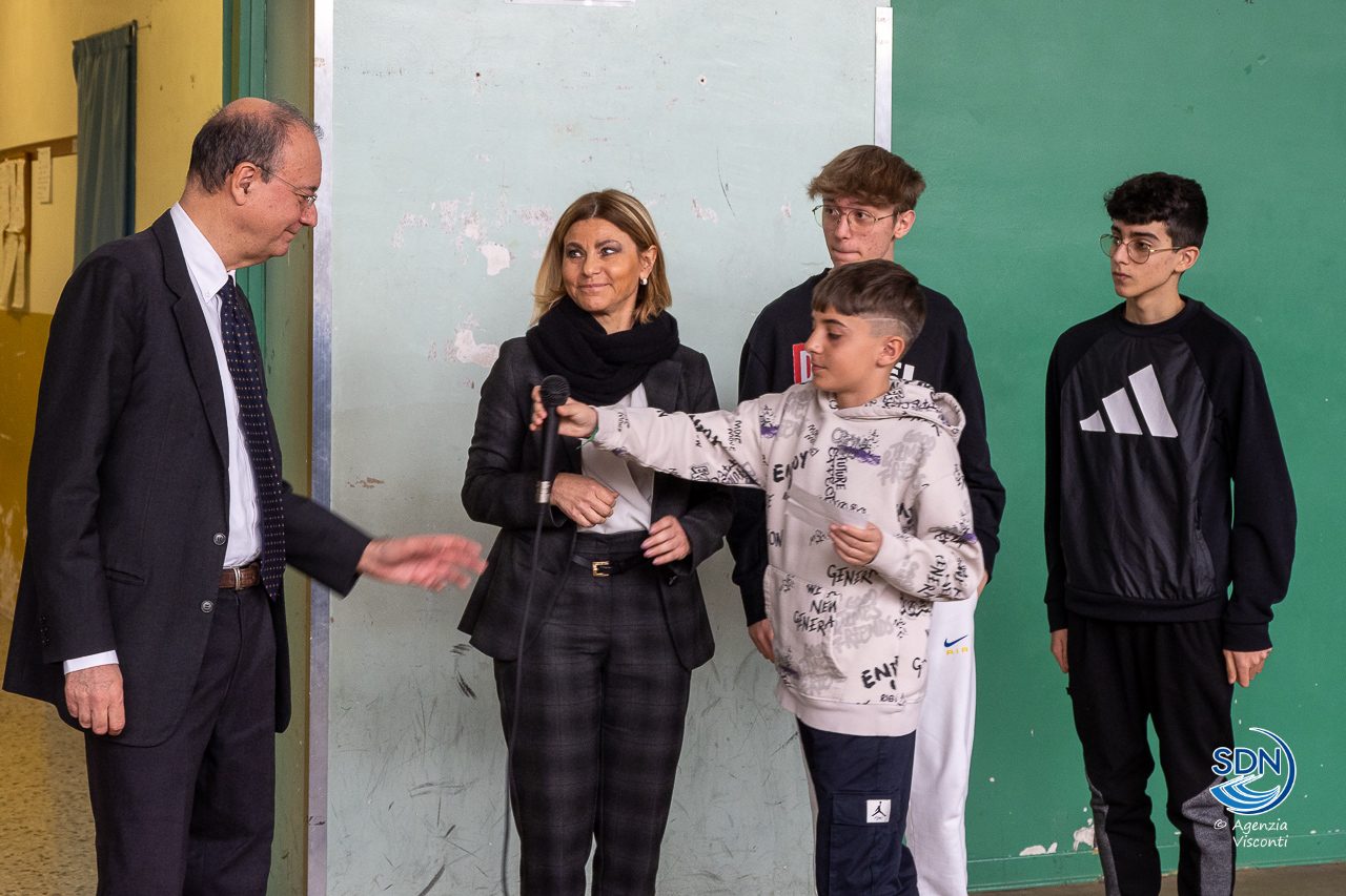 Il Ministro dell'Istruzione Giuseppe Valditara in visita nelle scuole di Novara
