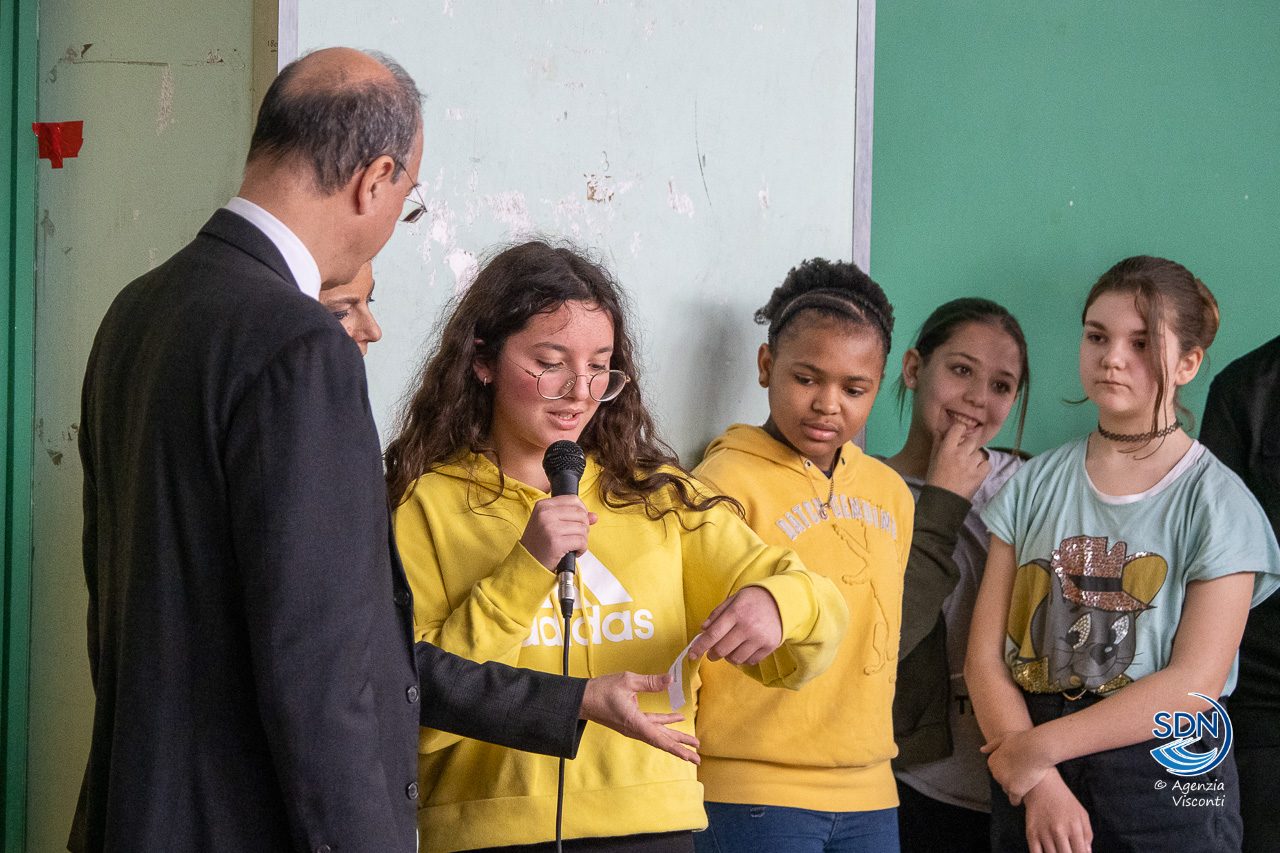 Il Ministro dell'Istruzione Giuseppe Valditara in visita nelle scuole di Novara