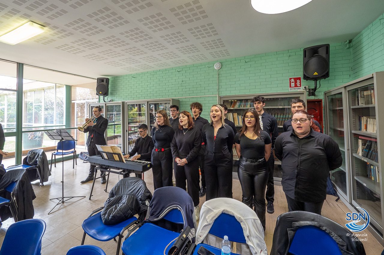 Il Ministro dell'Istruzione Giuseppe Valditara in visita nelle scuole di Novara