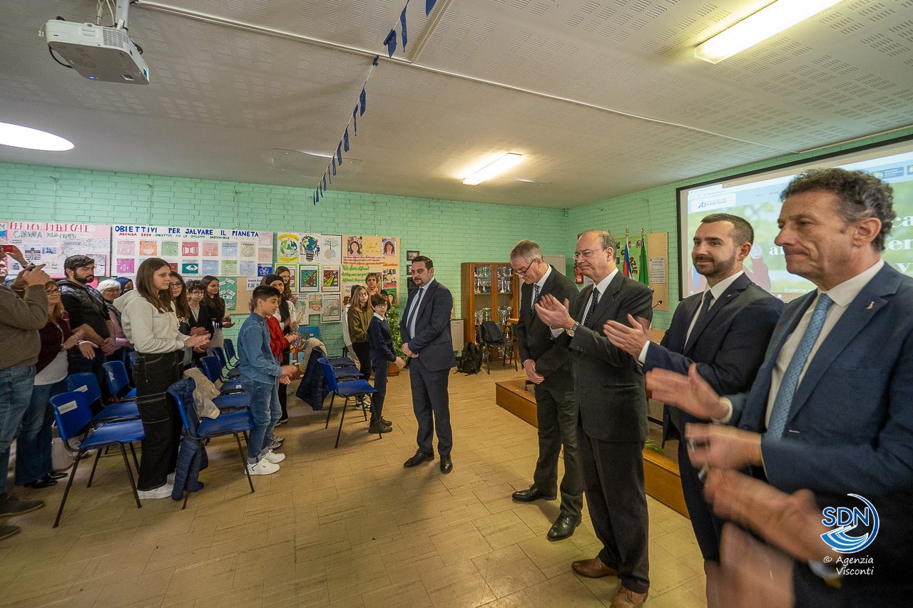 Il Ministro dell'Istruzione Giuseppe Valditara in visita nelle scuole di Novara