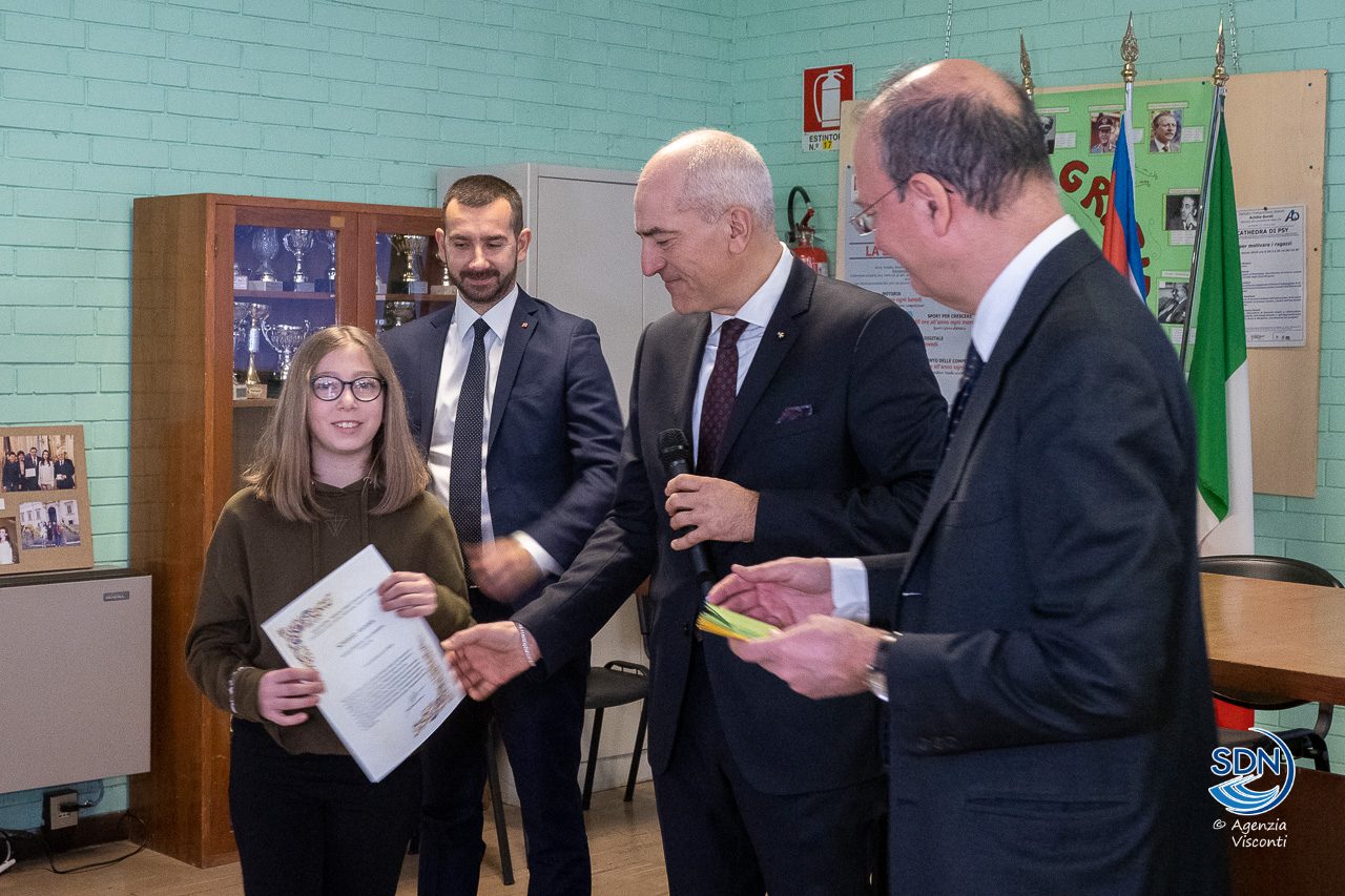 Il Ministro dell'Istruzione Giuseppe Valditara in visita nelle scuole di Novara