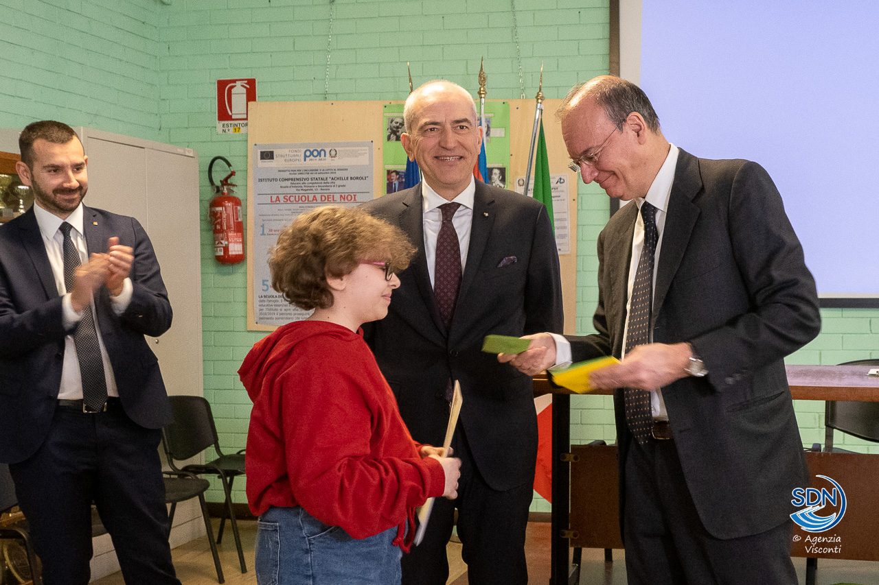 Il Ministro dell'Istruzione Giuseppe Valditara in visita nelle scuole di Novara