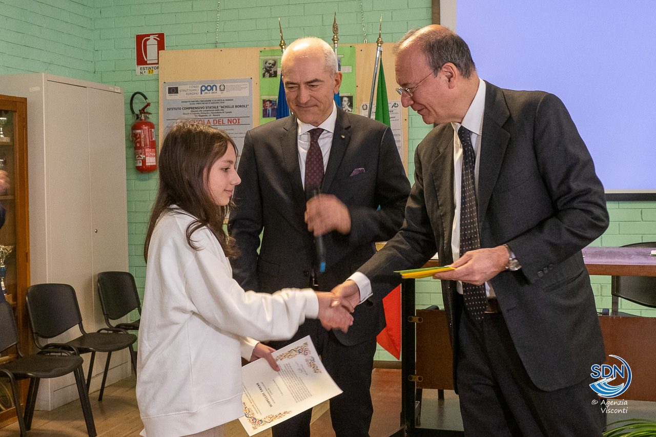 Il Ministro dell'Istruzione Giuseppe Valditara in visita nelle scuole di Novara