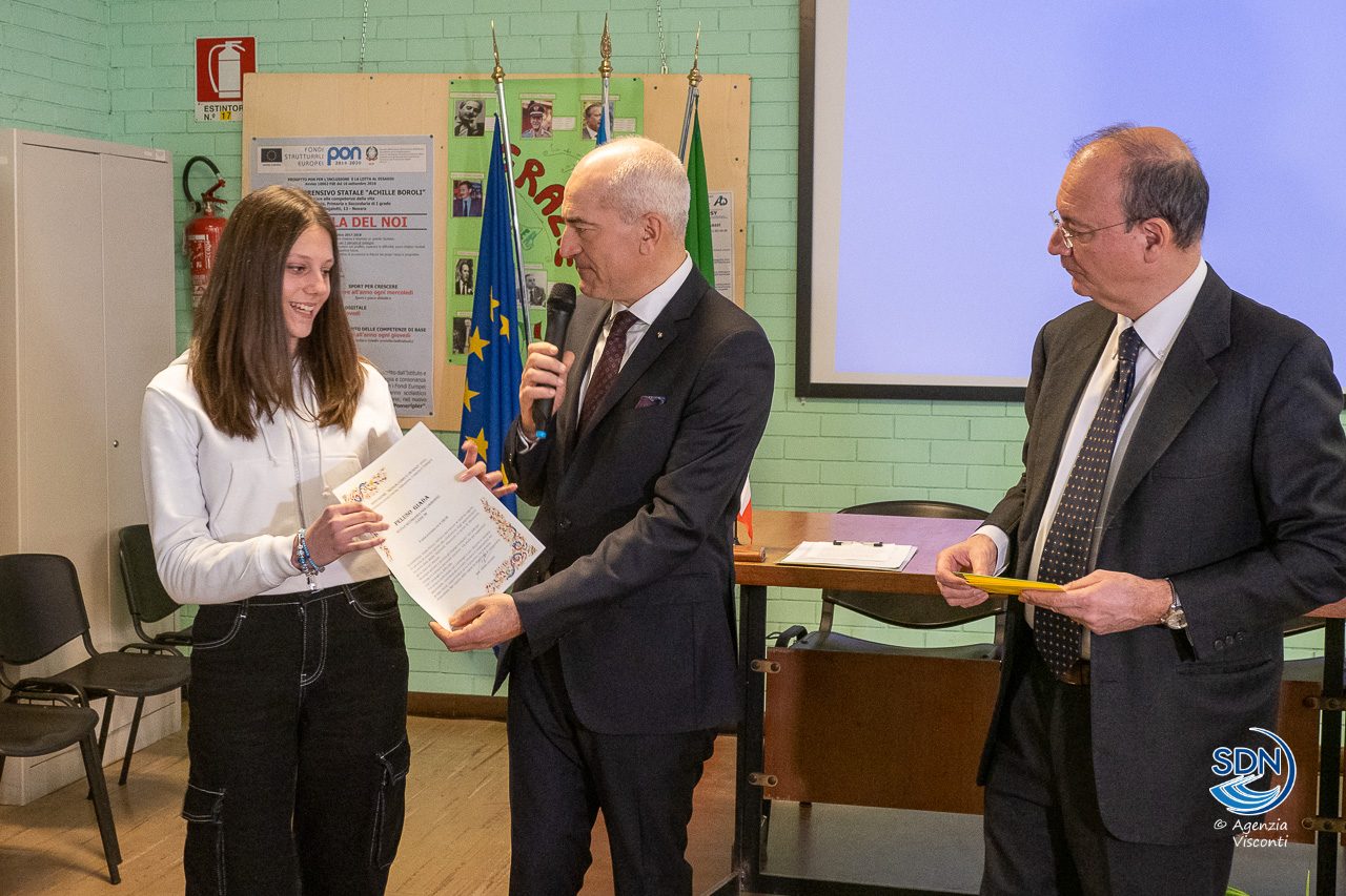 Il Ministro dell'Istruzione Giuseppe Valditara in visita nelle scuole di Novara