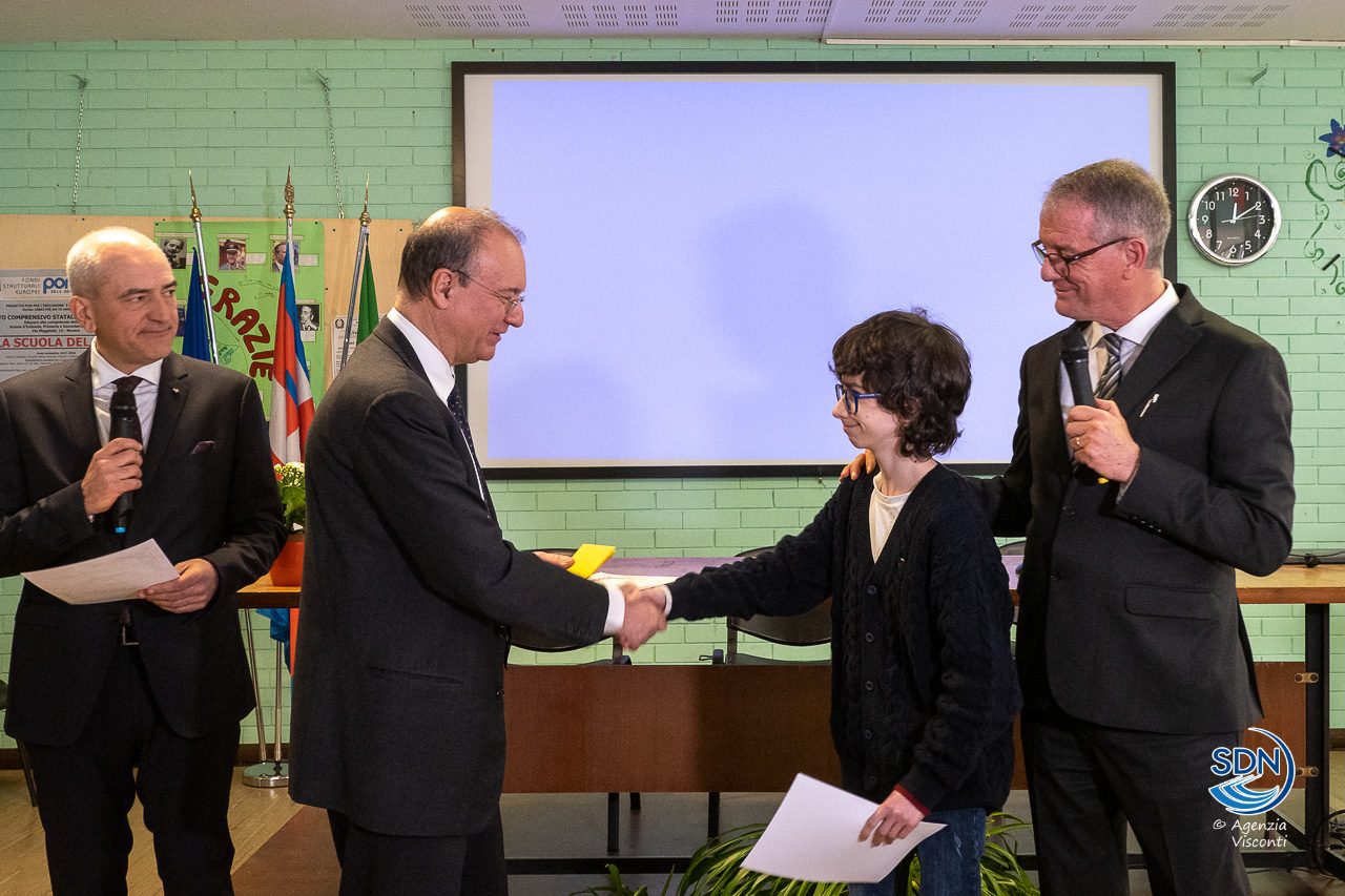 Il Ministro dell'Istruzione Giuseppe Valditara in visita nelle scuole di Novara