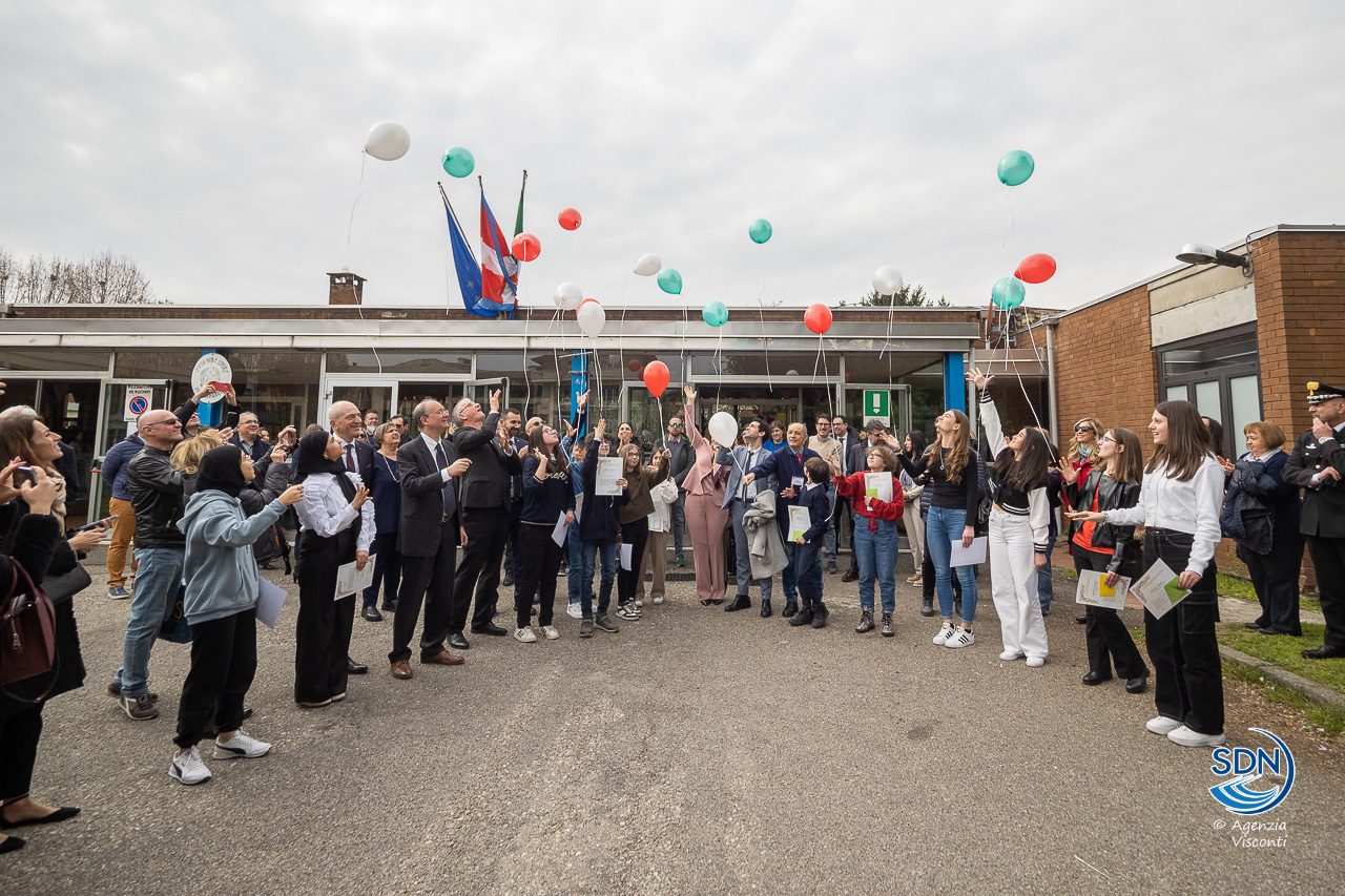 Il Ministro dell'Istruzione Giuseppe Valditara in visita nelle scuole di Novara