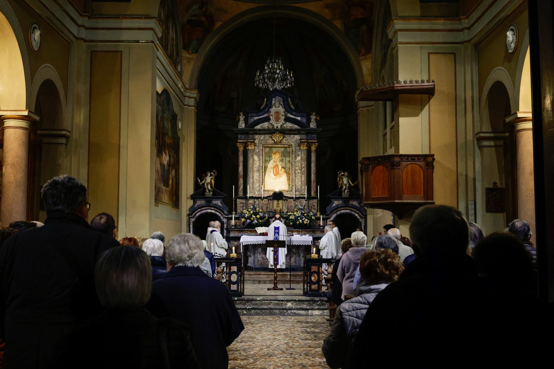 Vespolate - Borgolavezzaro - processione con la reliquia della Madonna di Re