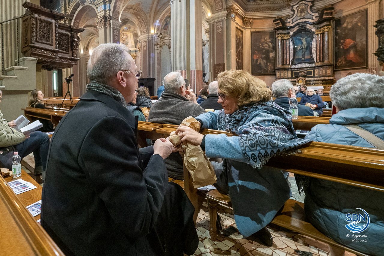 Un momento della cena di digiuno per la veglia dei missionari martiri che si è tenuta a Cerano il 24 marzo 2023