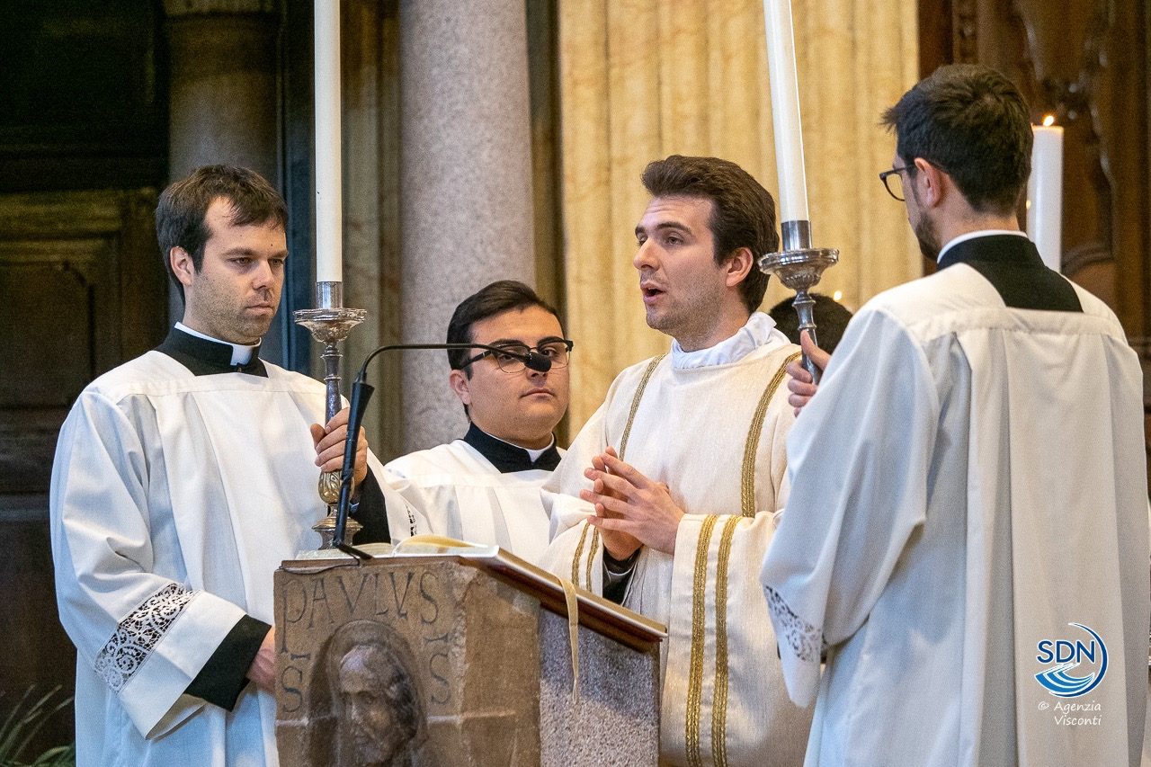 La Messa Crismale celebrata in cattedrale nel giorno del Giovedì Santo 2023