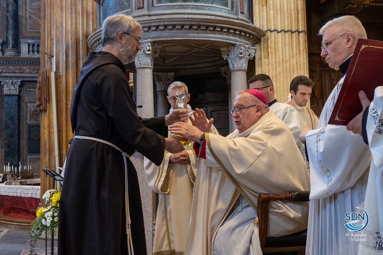 La Messa Crismale celebrata in cattedrale nel giorno del Giovedì Santo 2023