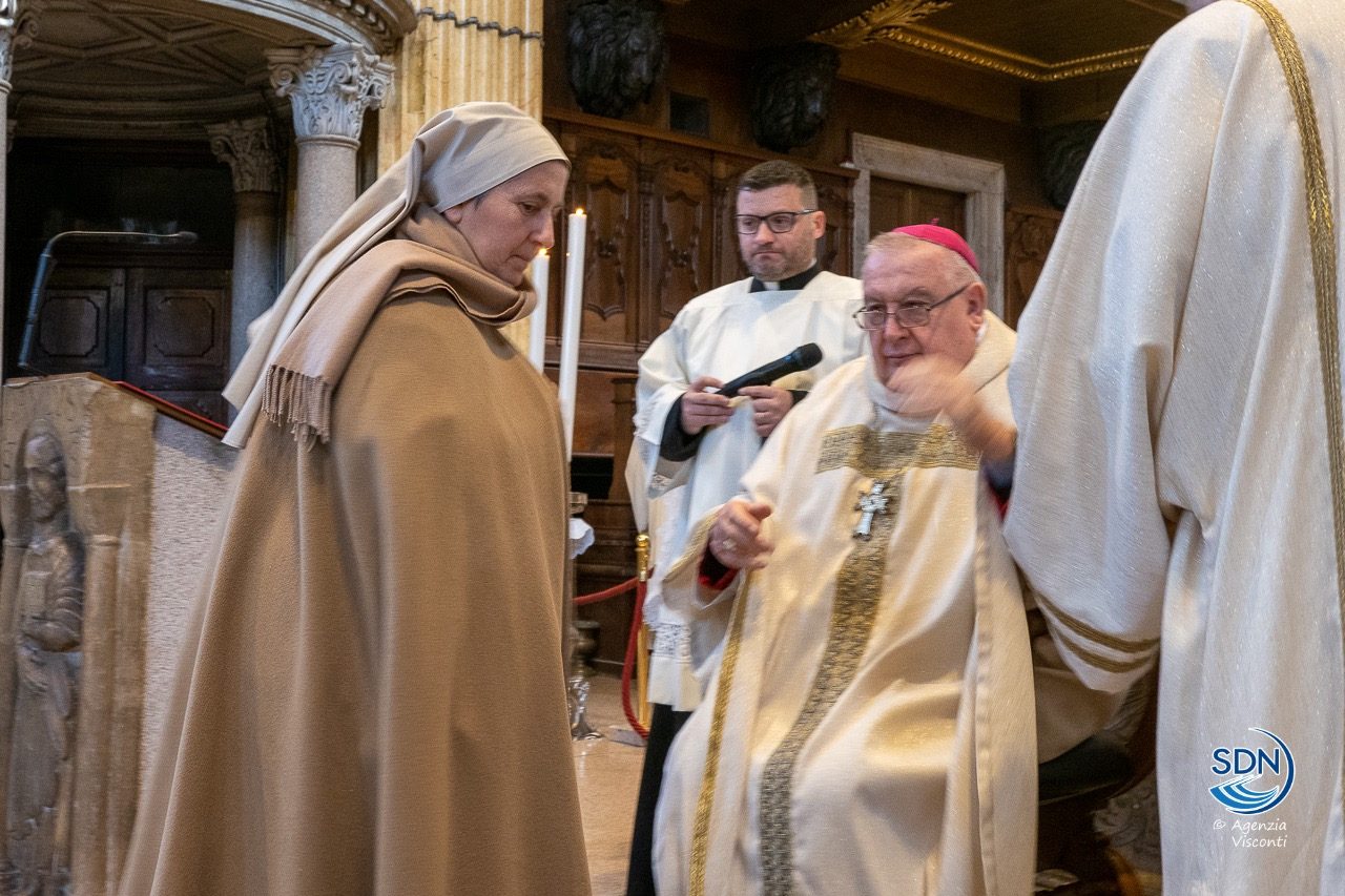 La Messa Crismale celebrata in cattedrale nel giorno del Giovedì Santo 2023