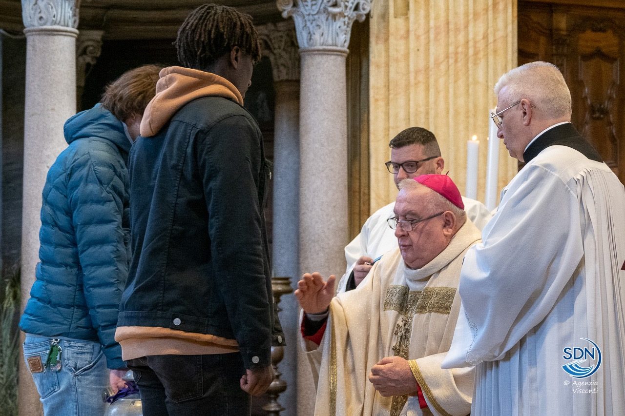 La Messa Crismale celebrata in cattedrale nel giorno del Giovedì Santo 2023